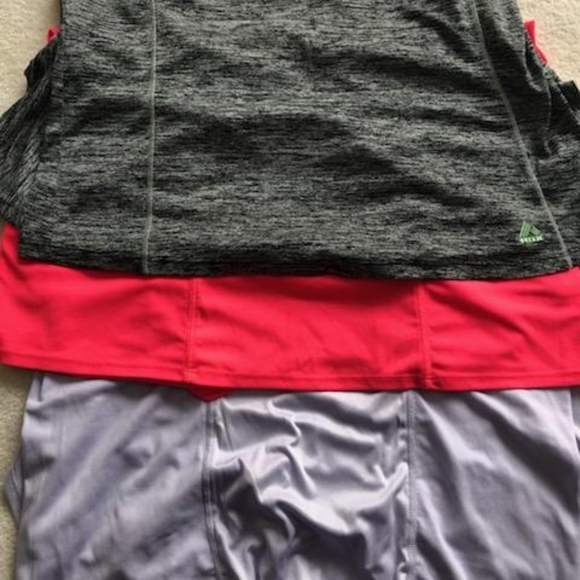 XL 3 exercise tops - Picture 2 of 4
